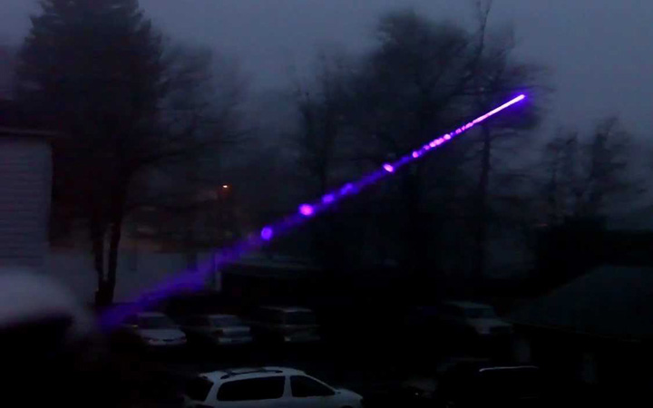 Il più potente puntatore laser viola