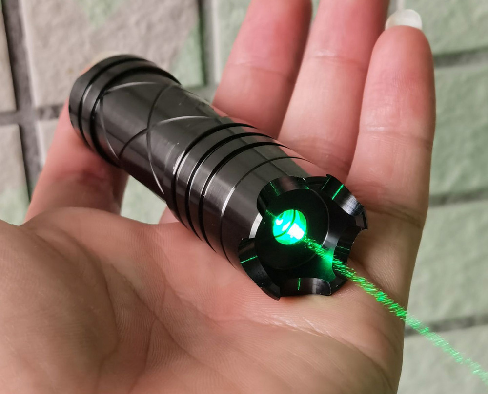 Puntatori laser: un'arma a doppio taglio della tecnologia