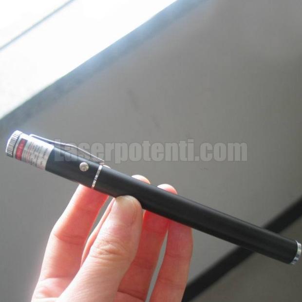 Penna laser rosso 10mW per presentazioni con batterie