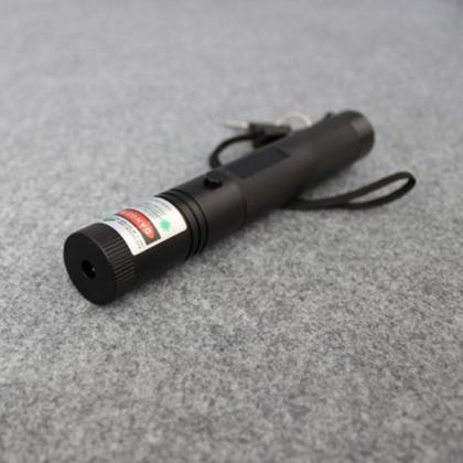Puntatore laser verde 200mW regolabile con adattatori caleidoscopiche