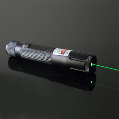 Puntatore laser verde 200mW molto potente che accende fiammiferi