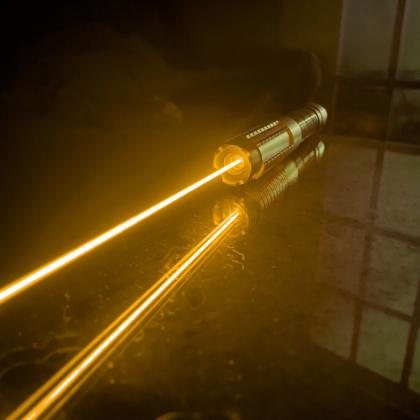 Puntatore laser giallo 50 mW 589 nm economico e più potente
